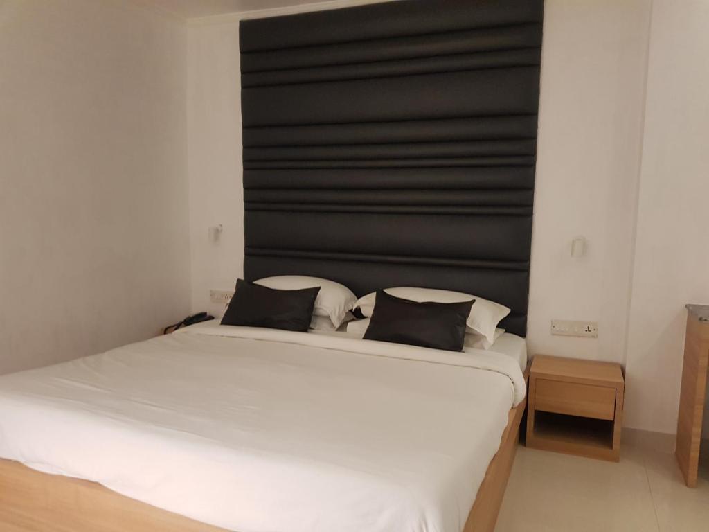 Postel nebo postele na pokoji v ubytování Roland Hotel