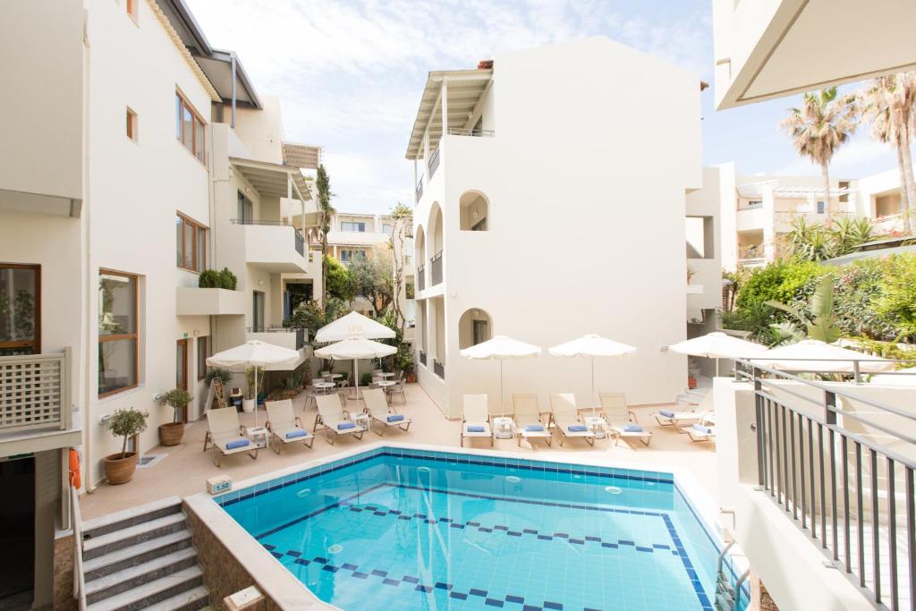 Bazén v ubytování Anita Beach Hotel- Adults Only nebo v jeho okolí