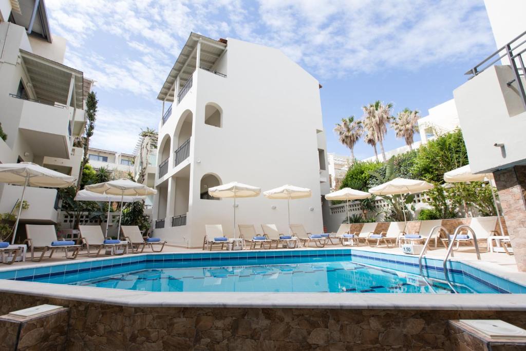 Bazén v ubytování Anita Beach Hotel- Adults Only nebo v jeho okolí