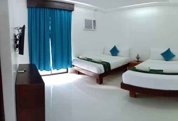 Postel nebo postele na pokoji v ubytování Discover Boracay Hotel