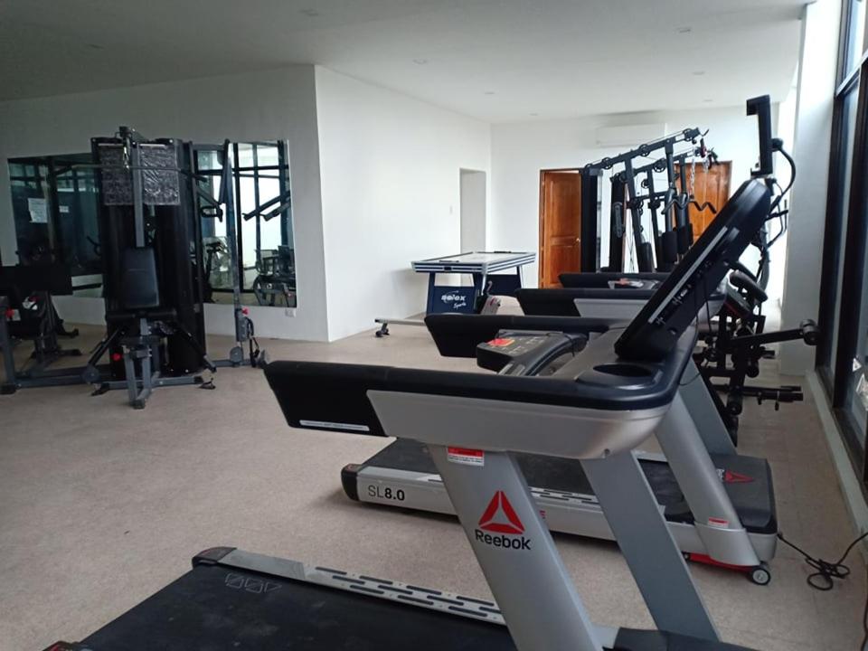 Fitness centrum a/nebo fitness zařízení v ubytování Discover Boracay Hotel