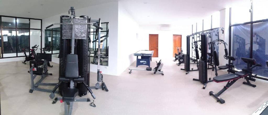 Fitness centrum a/nebo fitness zařízení v ubytování Discover Boracay Hotel