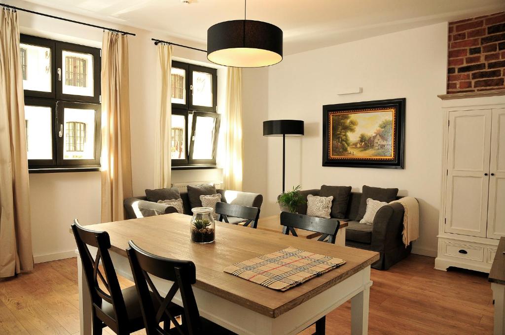 Posedenie v ubytovaní Apartamenty Kopernika 14