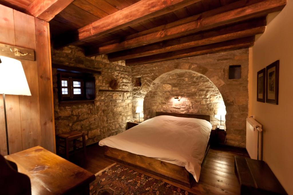 A bed or beds in a room at Arhontiko Aristis