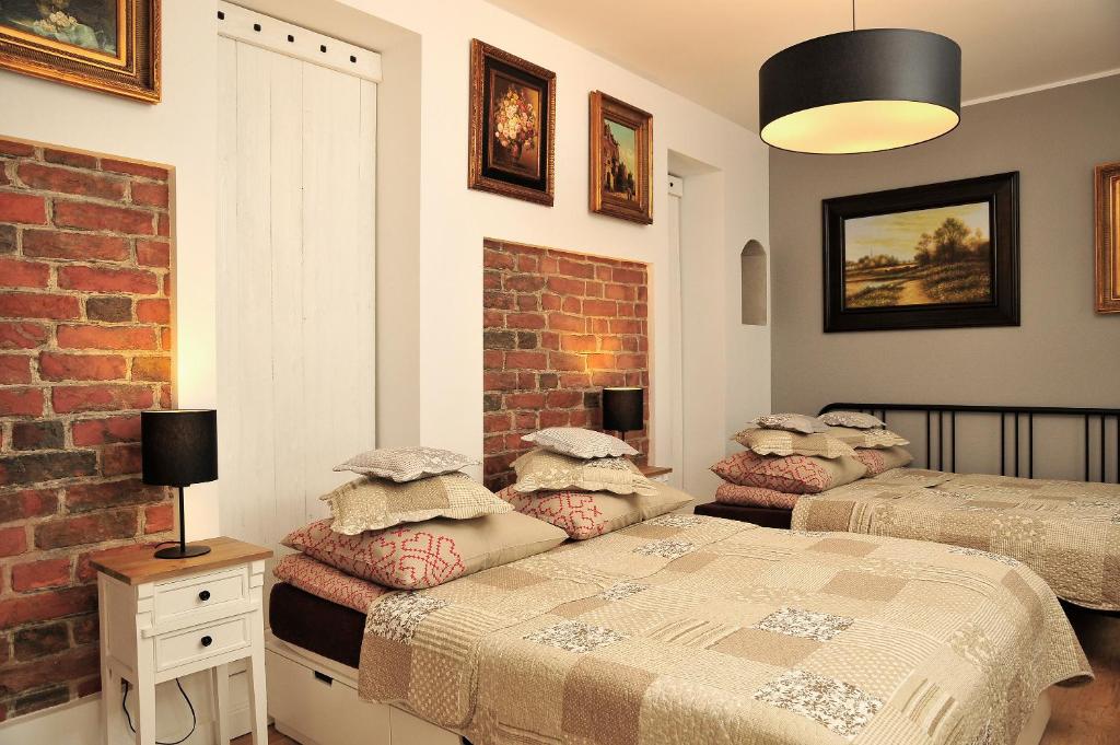 Posteľ alebo postele v izbe v ubytovaní Apartamenty Kopernika 14