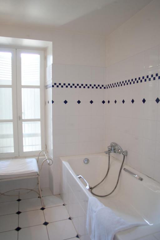 Una cama o camas en una habitación de Chambres d'hôtes Les Pratges