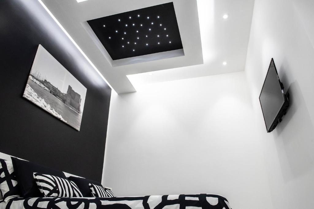 A television and/or entertainment centre at Rettifilo 201 Exclusive Rooms