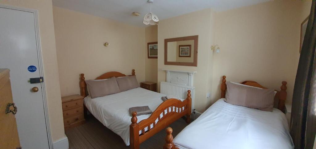 Postel nebo postele na pokoji v ubytování Chandos Premier Folkestone (Channel Tunnel) Hotel