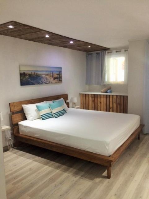 Postel nebo postele na pokoji v ubytování Holiday Surf Lodge