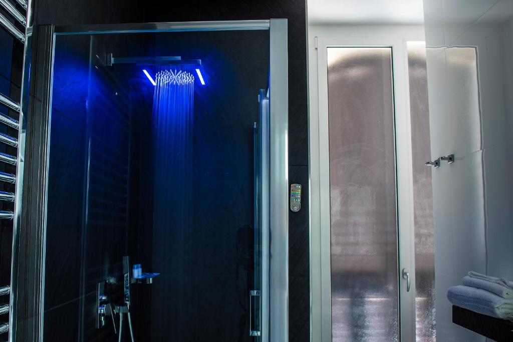 A bathroom at Rettifilo 201 Exclusive Rooms