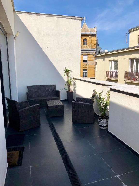 Balkón nebo terasa v ubytování City Center Penthouse