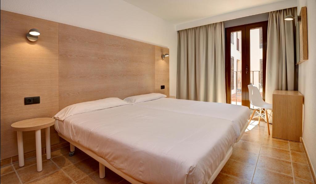 A bed or beds in a room at Protur Floriana Resort 3* SUP