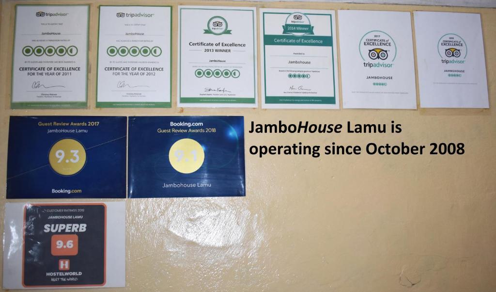 Majutusasutuses JamboHouse Lamu olev sertifikaat, autasu, silt või muu dokument