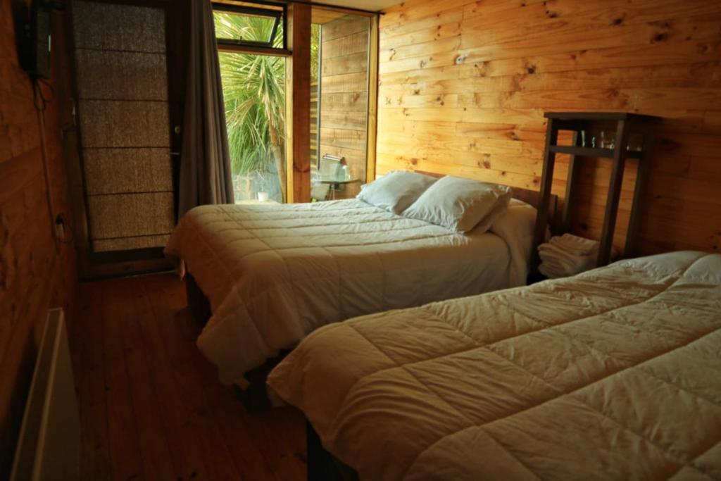 Letto o letti in una camera di Ruka Antu Ecolodge