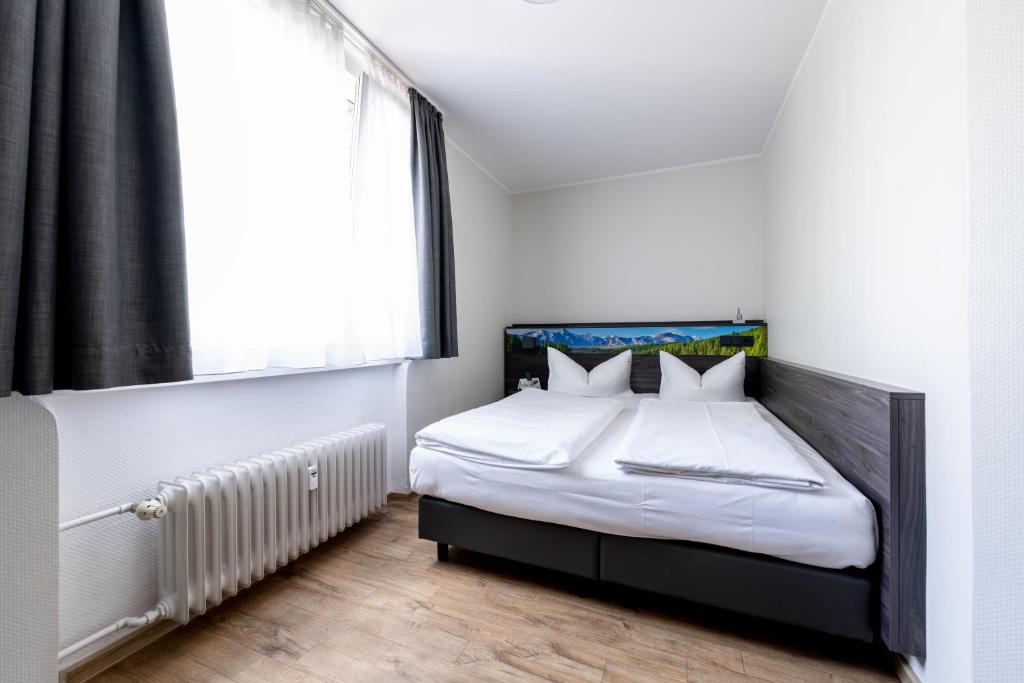 Postel nebo postele na pokoji v ubytování Art Hotel Aachen