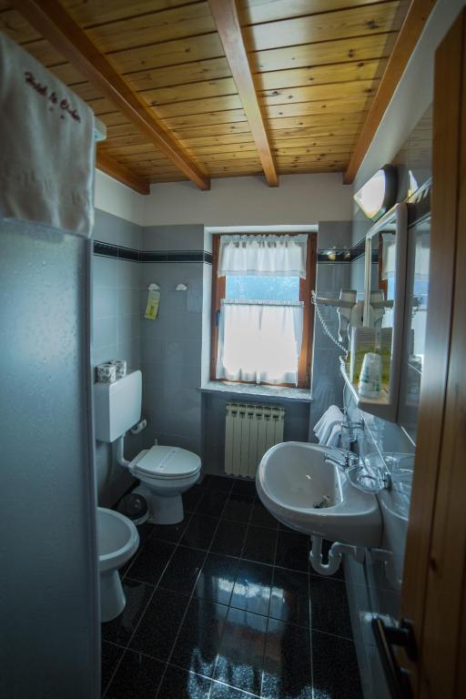Koupelna v ubytování Hotel Le Clocher