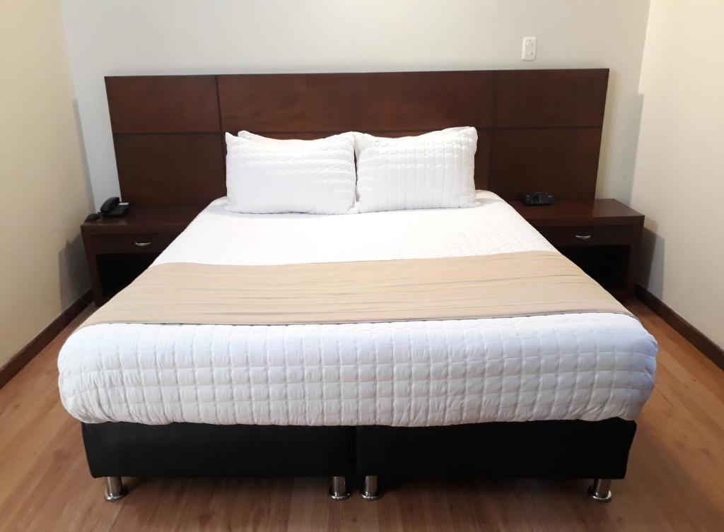 Postel nebo postele na pokoji v ubytování Hotel Poblado Campestre