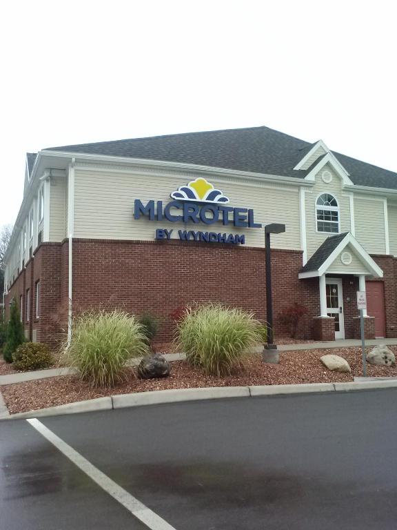Microtel Inn & Suites Chili/Rochester photo