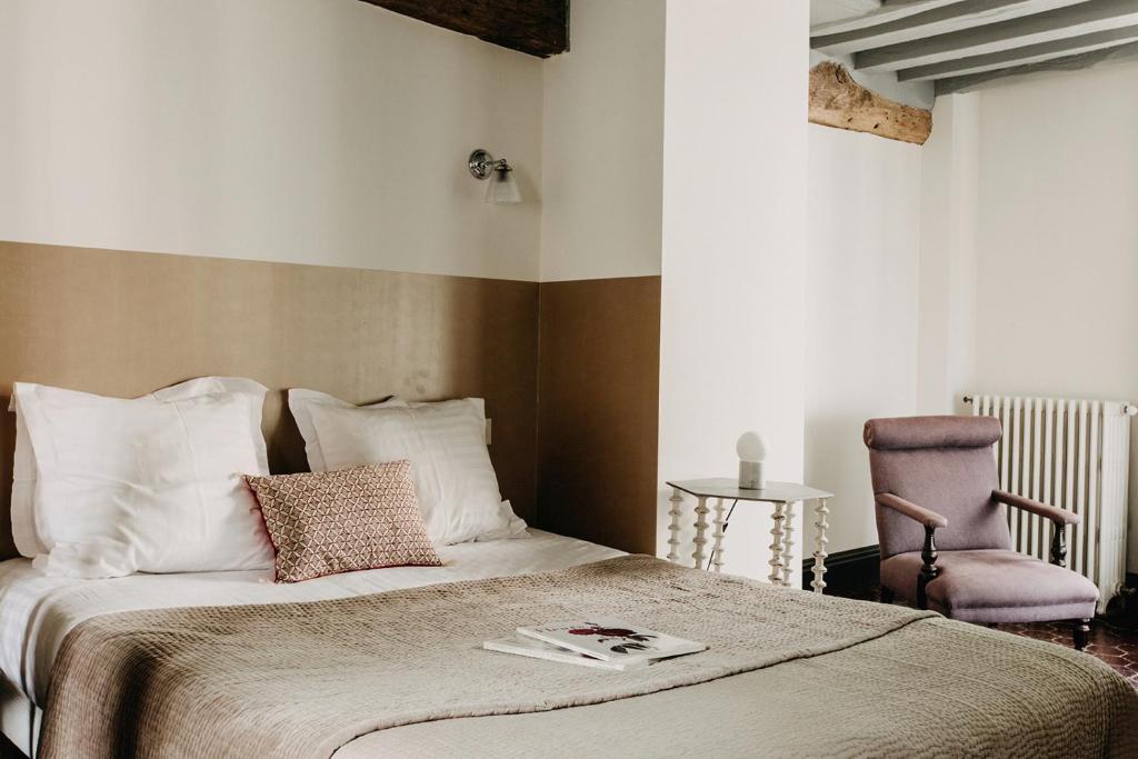 Postel nebo postele na pokoji v ubytování La Dime de Giverny - Chambres d'hôtes