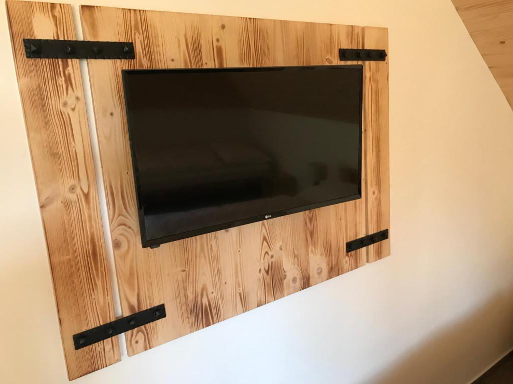 TV a/nebo společenská místnost v ubytování Bezručova škola