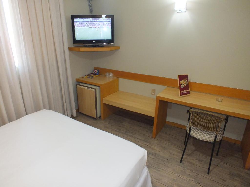  JB Palace Hotel