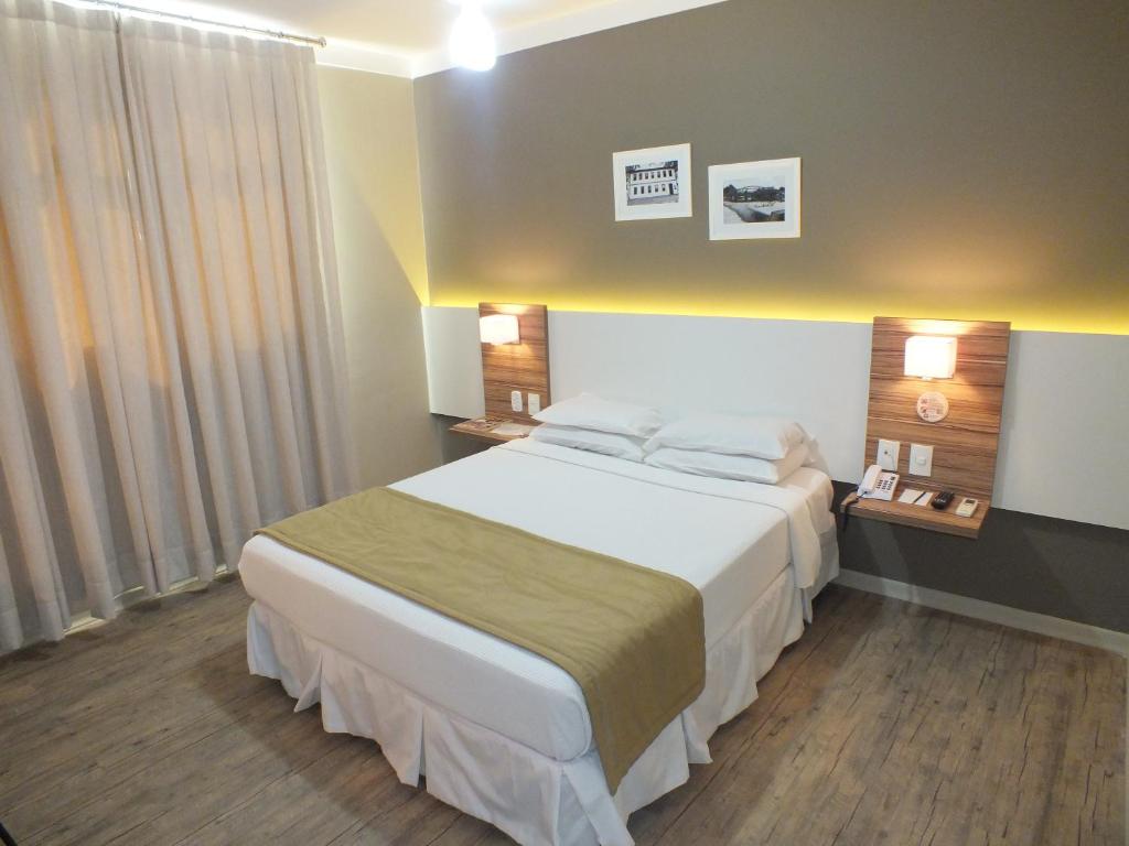  JB Palace Hotel