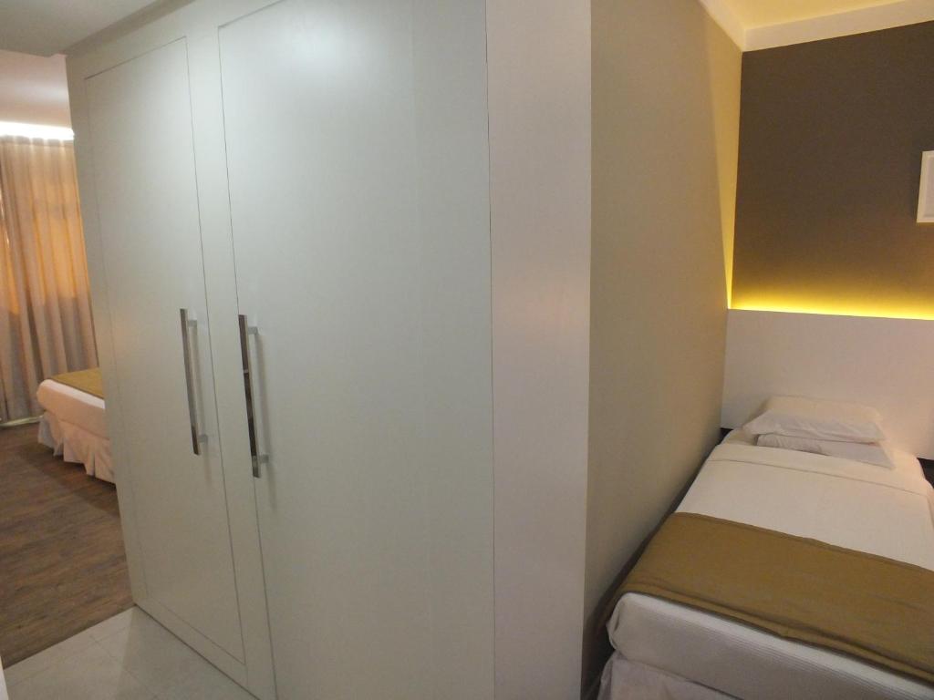  JB Palace Hotel