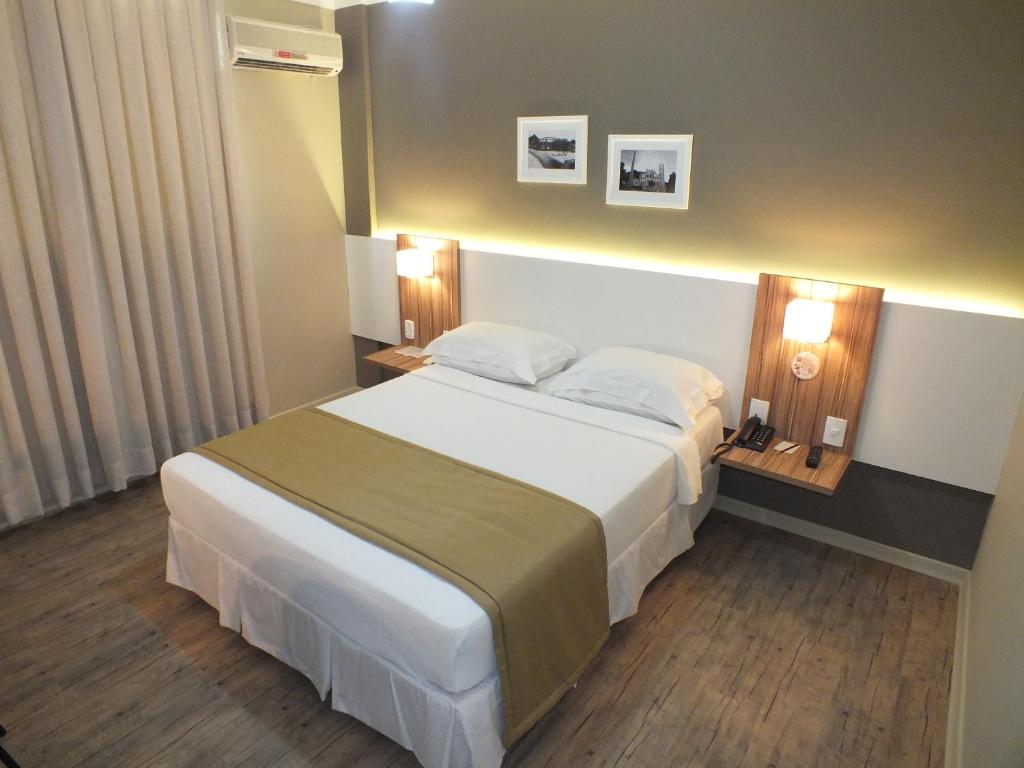  JB Palace Hotel