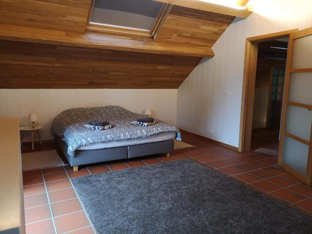 Postel nebo postele na pokoji v ubytování Le Durbuy Lodge