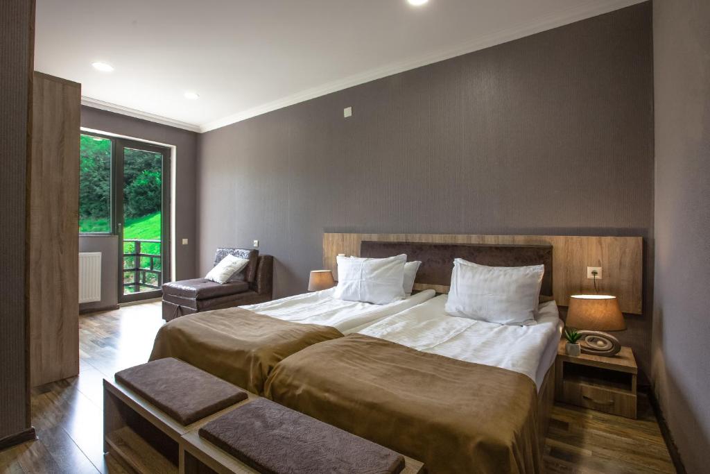 Кровать или кровати в номере Suntower Hotel