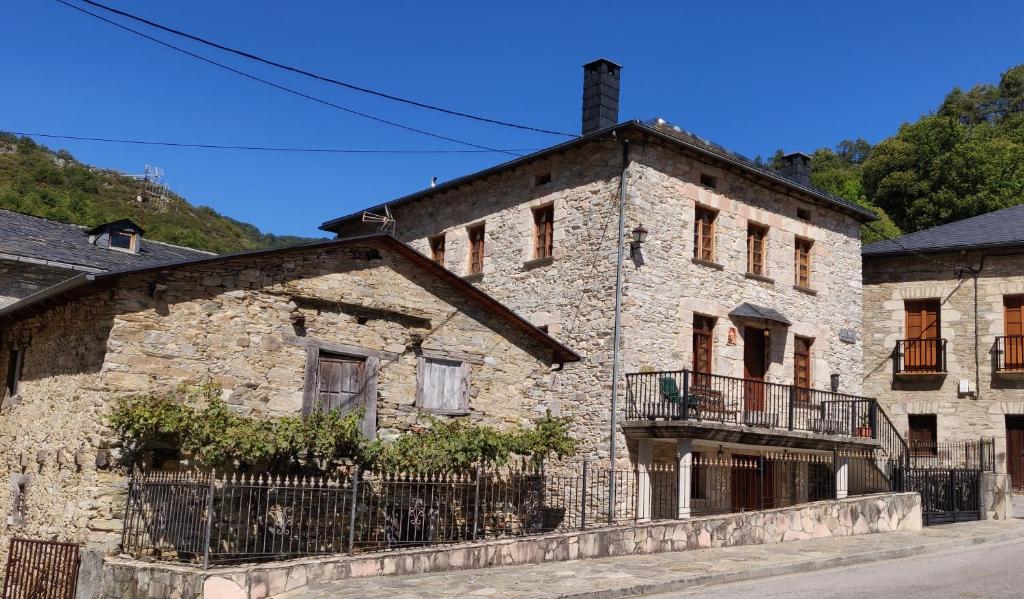 CASA DA PONTE, Barjas – Updated 2022 Prices