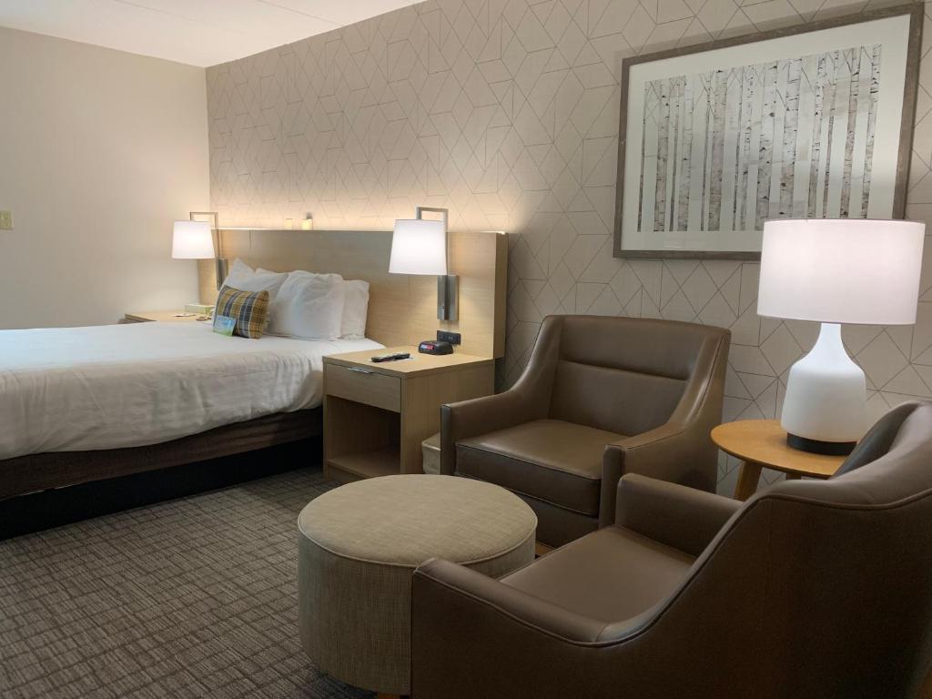 Days Inn & Suites by Wyndham Duluth by the Mall photo