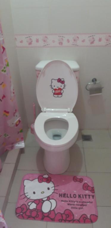 Ένα μπάνιο στο Hello Kitty at Wind Residences Tagaytay