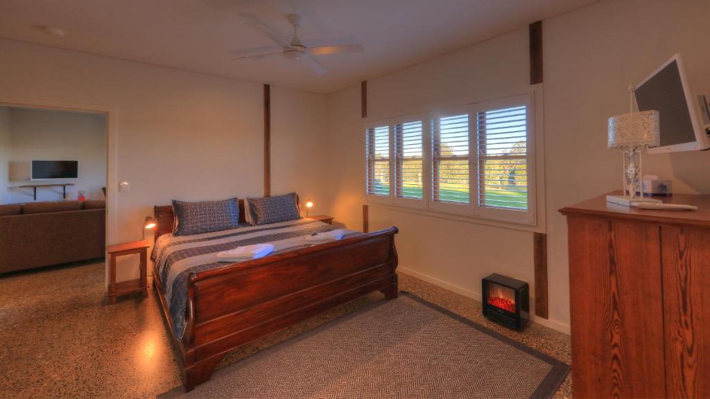 TV a/nebo společenská místnost v ubytování Bridle Guesthouse