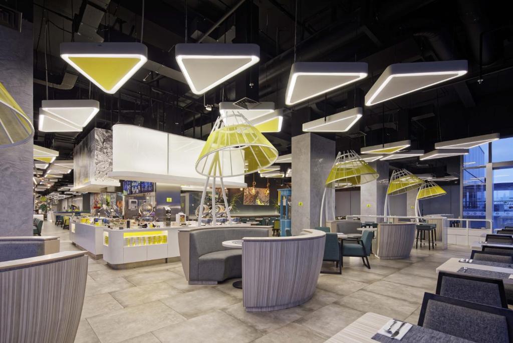 Posezení v ubytování YELLO Hotel Harmoni