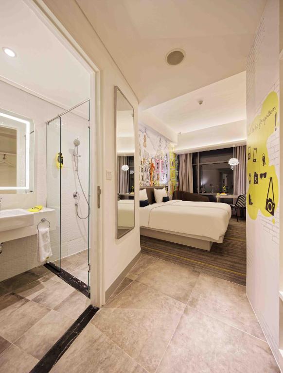 Postel nebo postele na pokoji v ubytování YELLO Hotel Harmoni