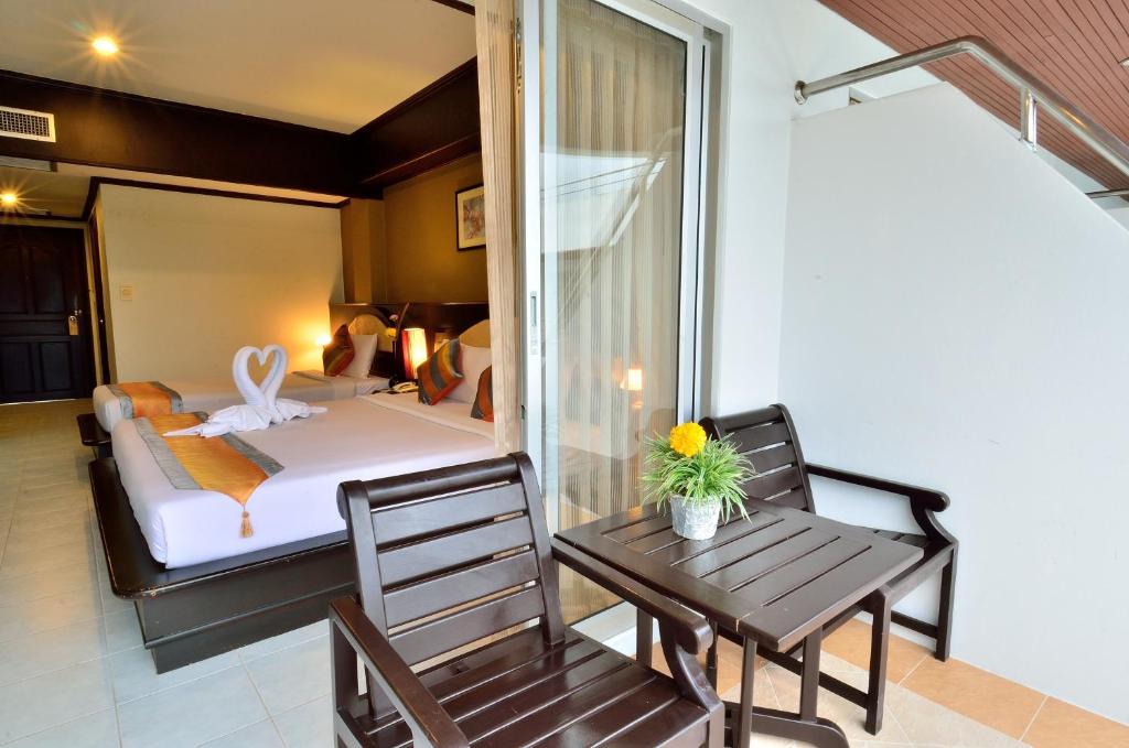 Postel nebo postele na pokoji v ubytování Samui First House Hotel