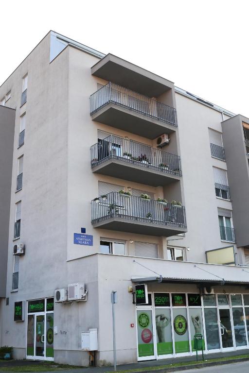 Budova, v ktorej sa apartmán nachádza