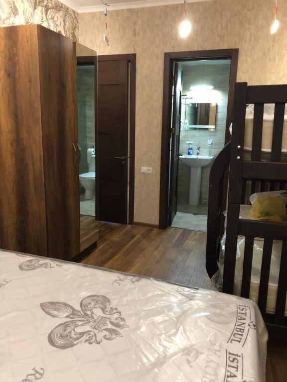 Кровать или кровати в номере Best Villa in BAKURIANI Center