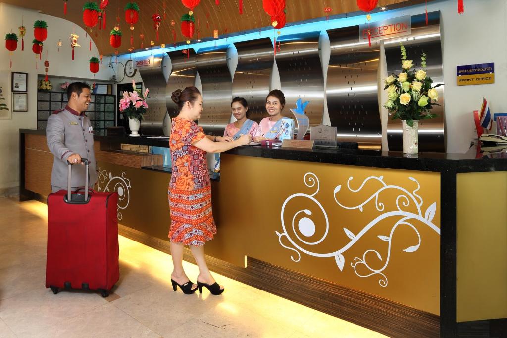 Golden Crown Grand Hotel - Resim 18