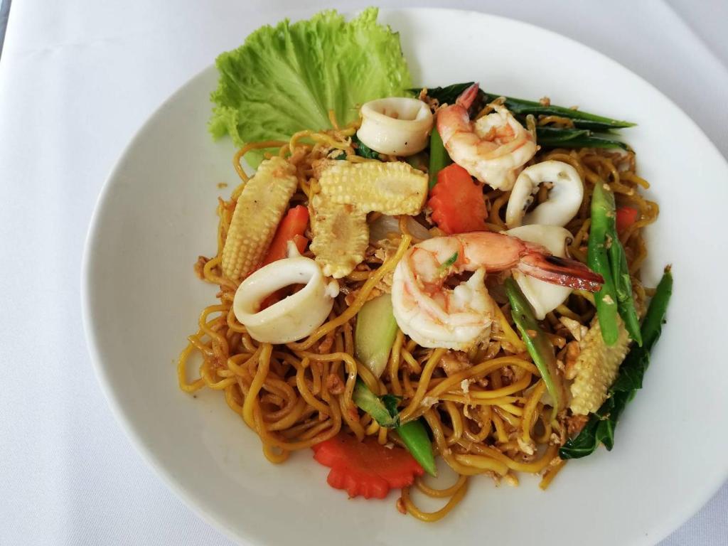 Golden Crown Grand Hotel - Resim 16