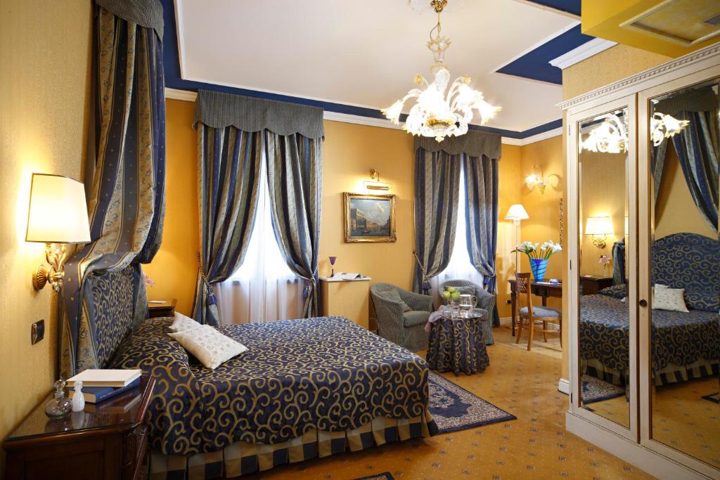 Postel nebo postele na pokoji v ubytování Hotel Ca' dei Conti