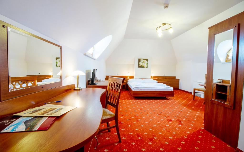 Posteľ alebo postele v izbe v ubytovaní Hotel Stary Młyn