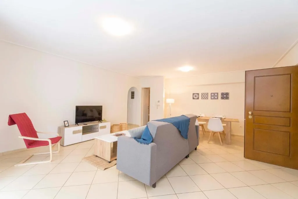 Bonni Greece - Spacious apartment 10' from Kalimarmaro stadium !, Athens, Greece