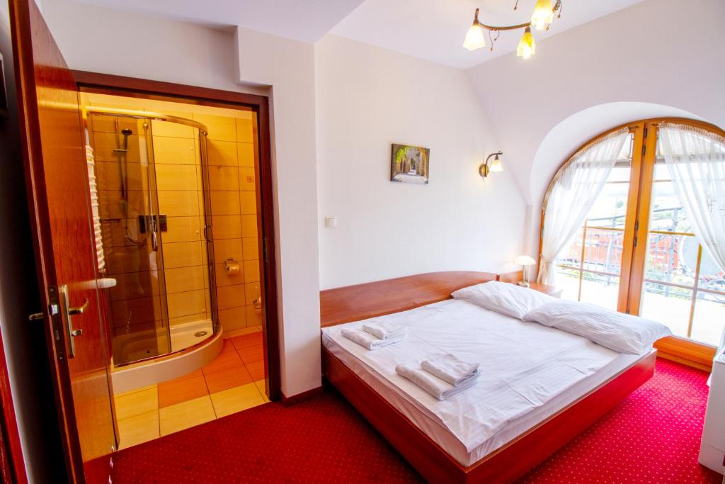 Posteľ alebo postele v izbe v ubytovaní Hotel Stary Młyn