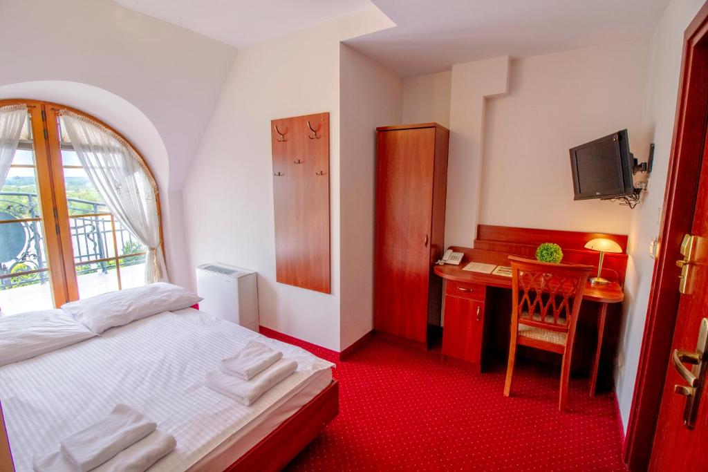 Posteľ alebo postele v izbe v ubytovaní Hotel Stary Młyn