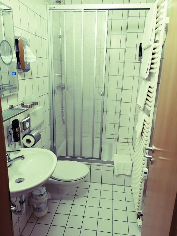 Vannituba majutusasutuses Hotel Zur Alten Druckerei