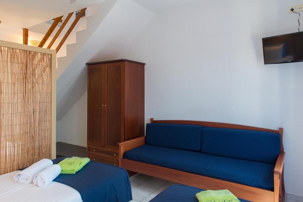 TV a/nebo společenská místnost v ubytování Edem Hotel