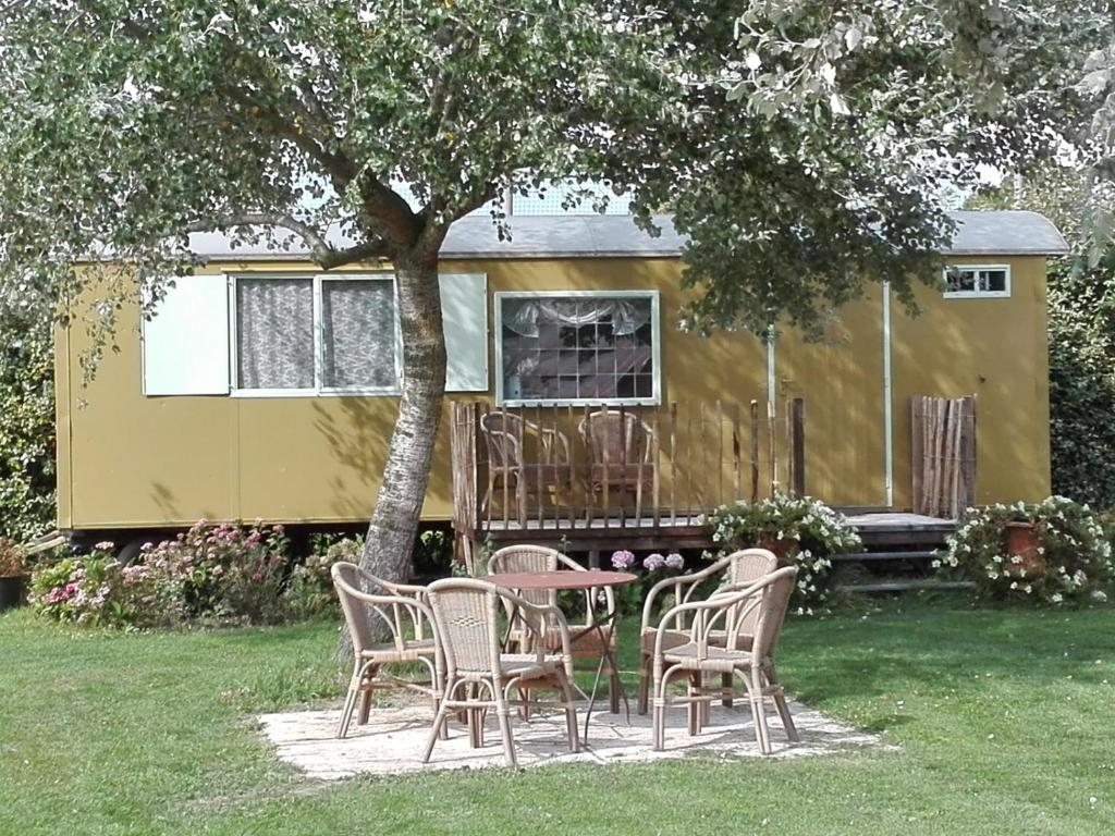Zahrada ubytování Pipowagen Overnachting Het Houten Huis