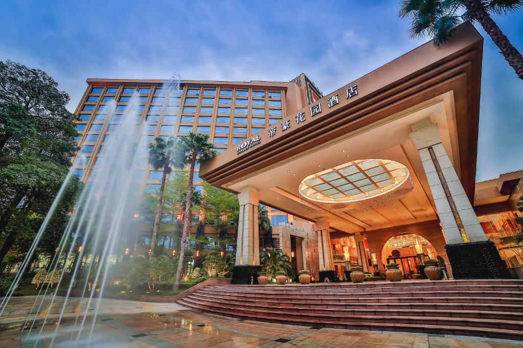 a hotel with a fountain in front of a building at Dongguan Royal Garden Hotel in Dongguan